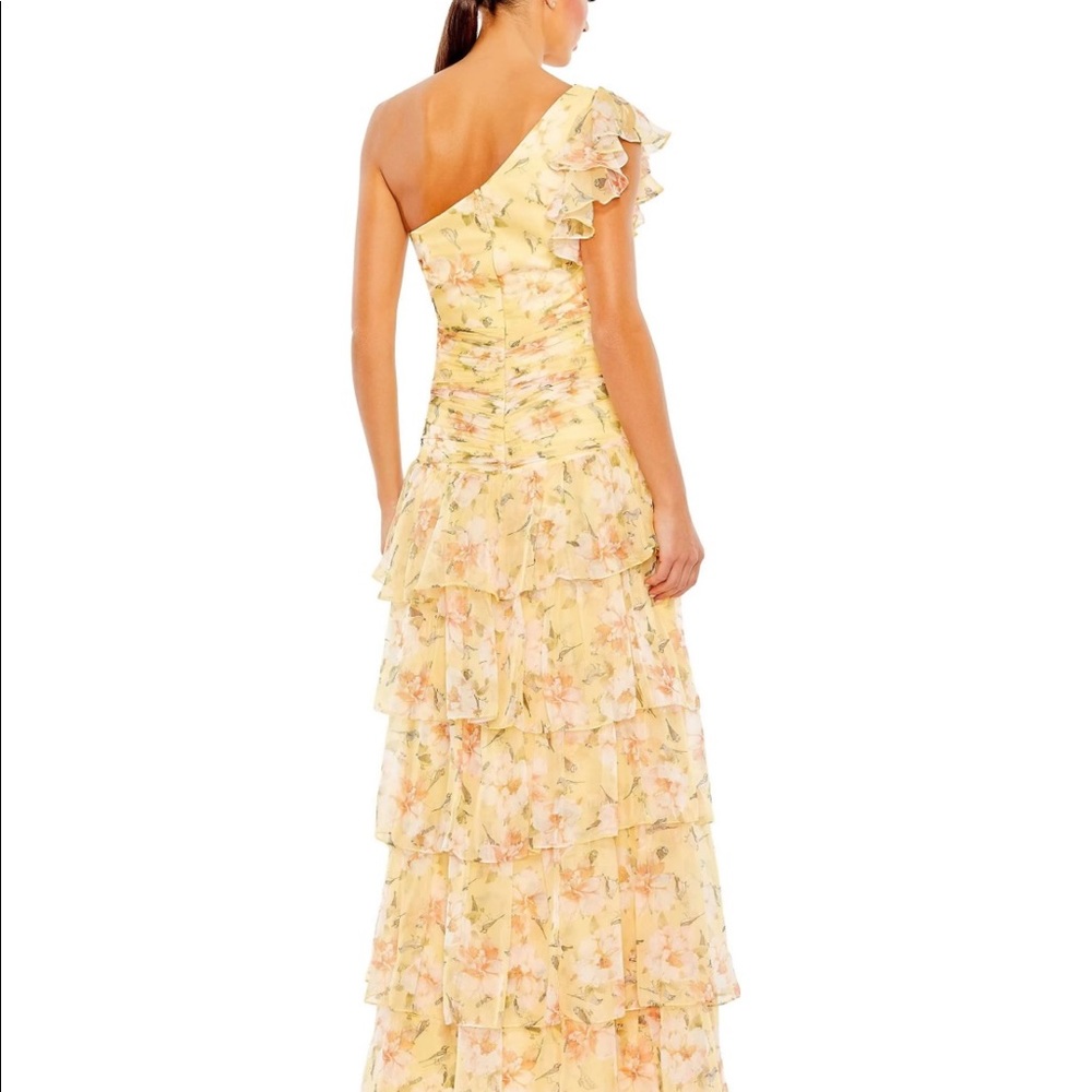 FLORAL PRINT RUFFLE TIERED
ONE SHOULDER size 8 2023 spring season